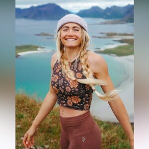 Artist Rachel Pohl Graphic Crop Tank top